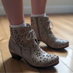 Rovers Sz 7.5 (38) Floral Leather Cream Openwork Lagenlook Boots Made In Spain